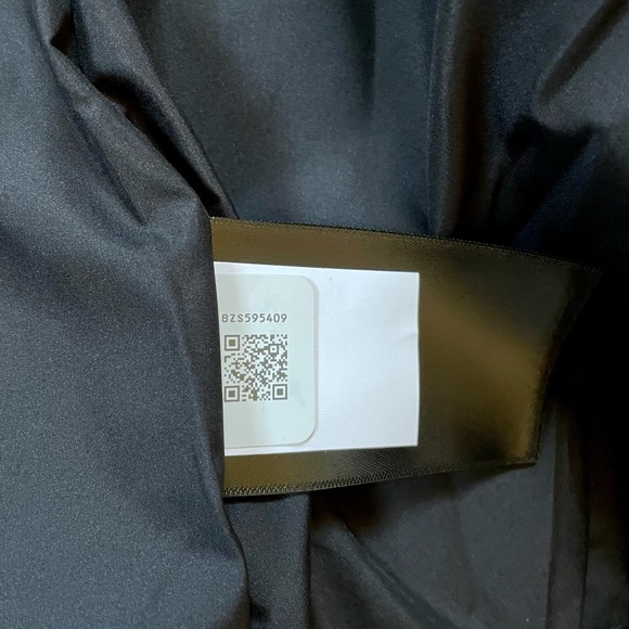 The North Face Women’s Gotham Jacket In TNF Black - Picture 8 of 9